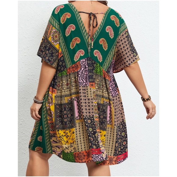 Plus Paisley Floral Print v neck Mini Dress - Picture 6 of 11